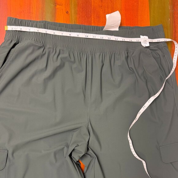 NWT Old Navy High Waisted SleekTech Wide Leg Comfy Cargo Pants 2X - Picture 5 of 7